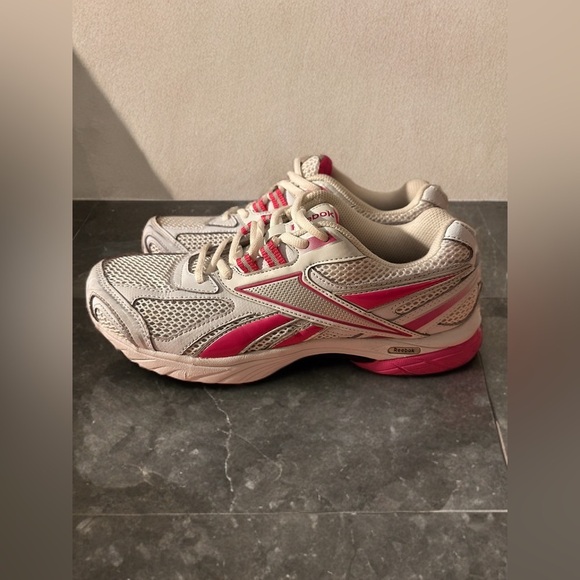 Reebok Women’s Susan G. Komen Relay For Life Running Shoes Size 8.5 - Picture 2 of 14